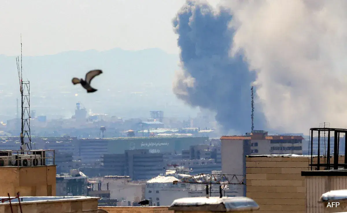 यूएस-इज़राइल-ईरान युद्ध लाइव: ट्रम्प कहते हैं, "असली समझौते का पालन होने तक अमेरिका ईरान में और उसके आसपास रहेगा।"