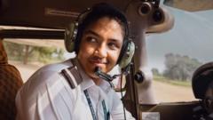 पायलट कैसे बनते हैं, ट्रेनिंग में कितना ख़र्च आता है, सैलरी कितनी मिलती है?