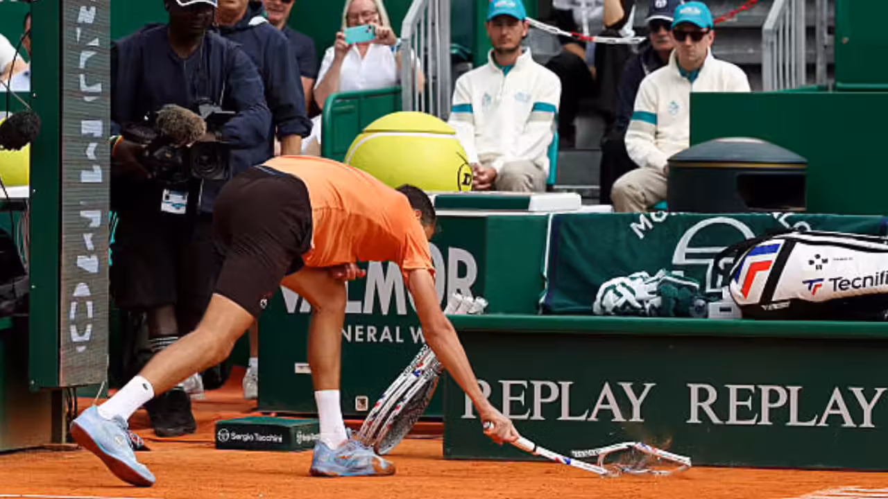 देखें: डेनियल मेदवेदेव ने 'डबल बैगेल' हार में सात बार रैकेट तोड़ा