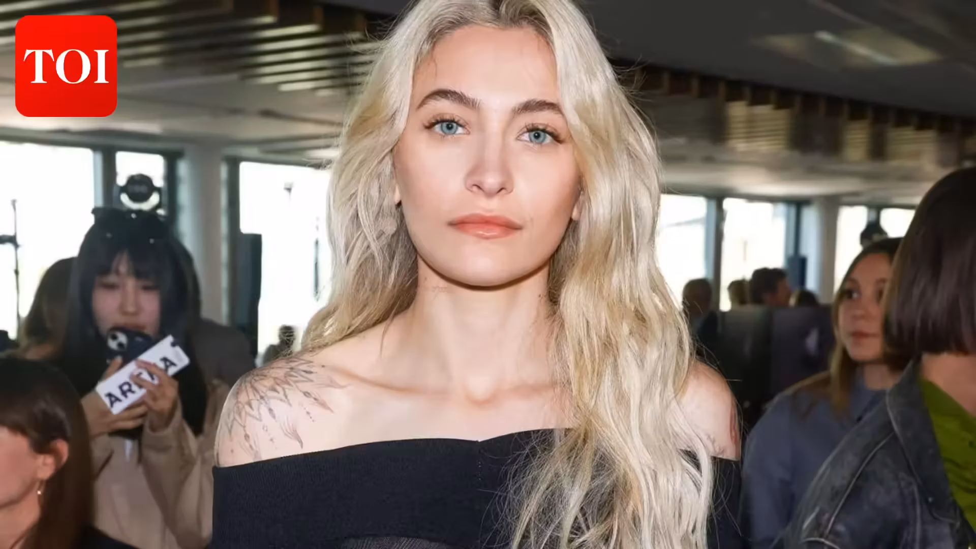 पेरिस ने माइकल जैक्सन एस्टेट पर उसे अपमानित करने का आरोप लगाया