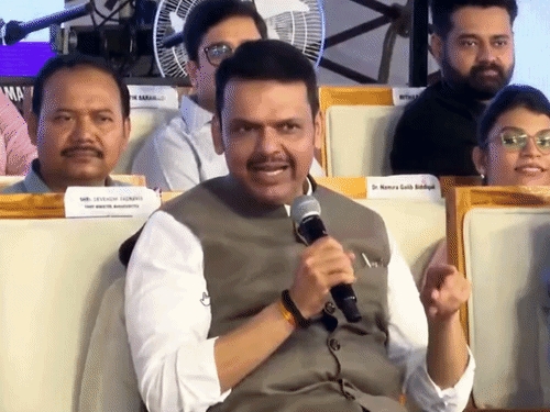 फडणवीस बोले-असल में एक दिन का सीएम बनना आसान नहीं:रेलवे स्टेशन पर चाय बेचने वाला प्रधानमंत्री बन सकता है, ये लोकतंत्र की ताकत
