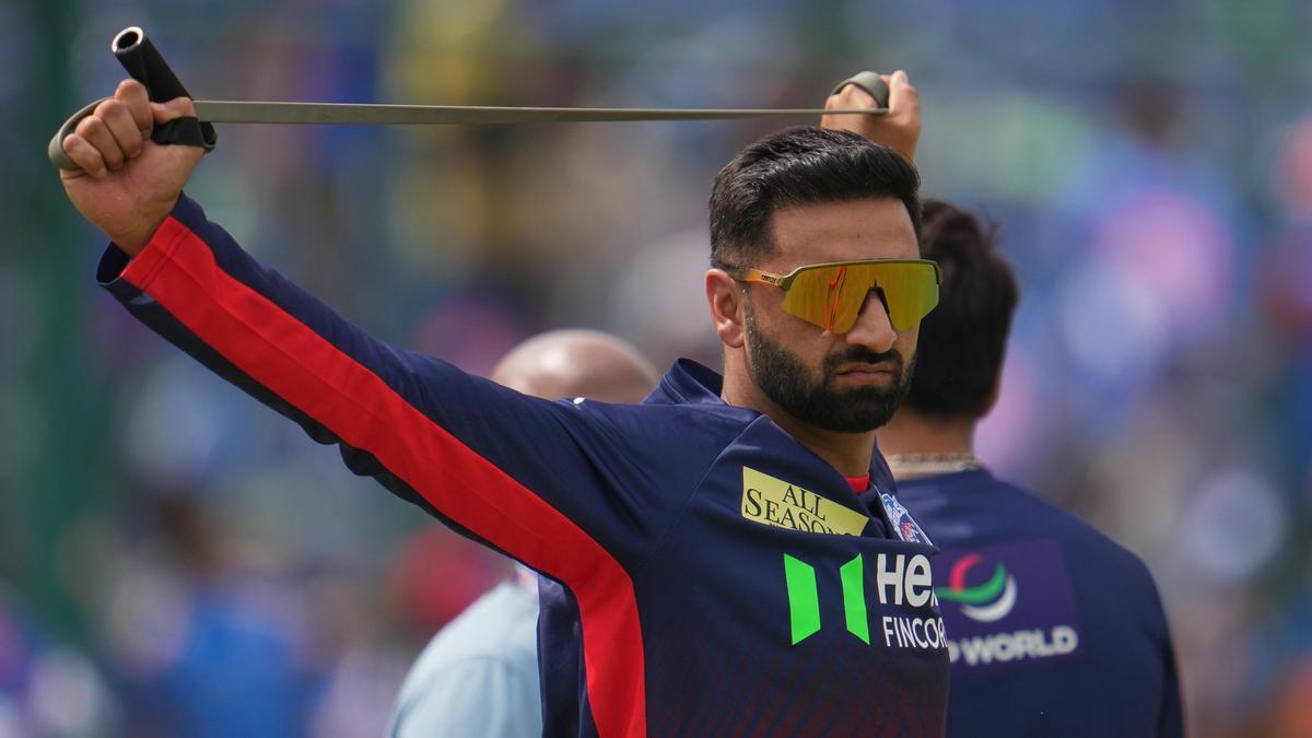 औकिब नबी: 'उम्मीदें तो होंगी, लेकिन मैं अपने काम पर फोकस कर रहा हूं'